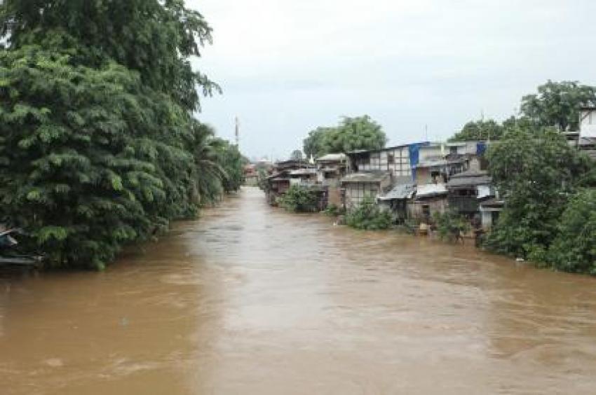 22Banjir Ciliwung-indra.jpg